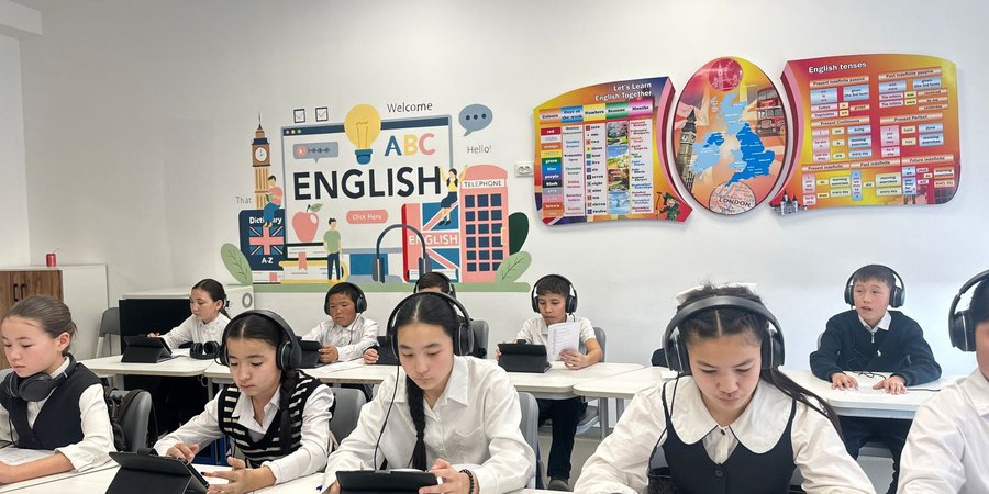 МУИТ открыл цифровые языковые лаборатории в 10 школах Казахстана